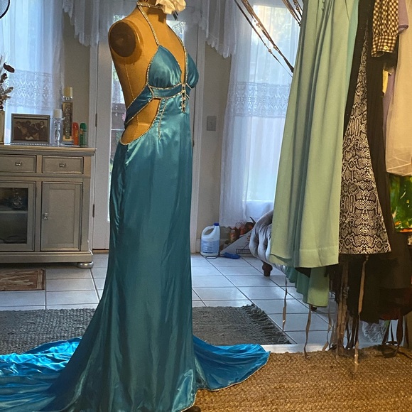 This blue satan  gown with was Taylor cut - Picture 2 of 3